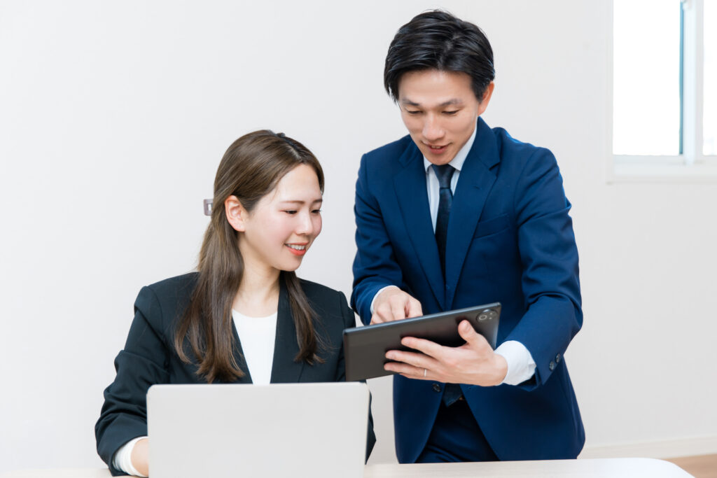 SNSリスク研修は社内実施と外部委託どちらが良い？判断の5チェック